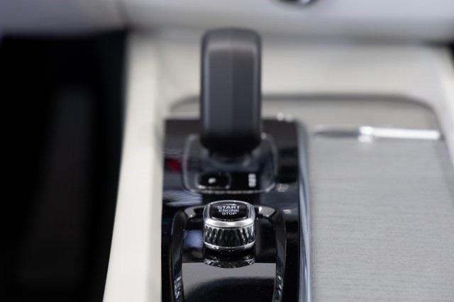 Photo of 2025 Onyx Black Volvo XC60 Plug-In Hybrid