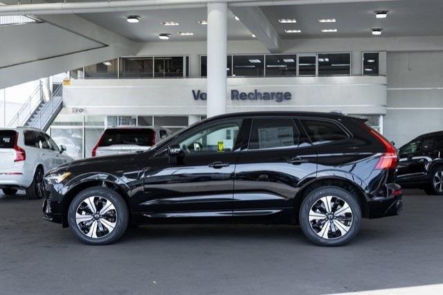 Photo of 2025 Onyx Black Volvo XC60 Plug-In Hybrid