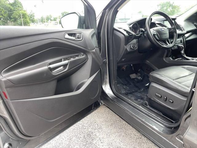 Photo of 2017 Magnetic Metallic Ford Escape