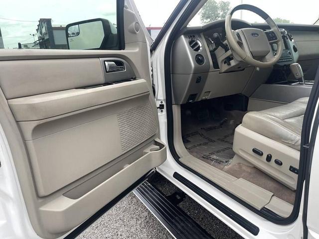 Photo of 2013 White Platinum Metallic Tri-Coat Ford Expedition EL