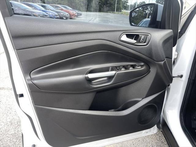 Photo of 2017 WHITE Ford Escape