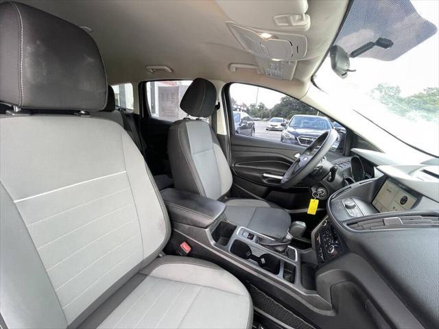 Photo of 2017 WHITE Ford Escape