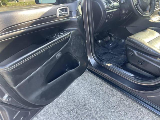 Photo of 2019 Granite Crystal Metallic Clearcoat Jeep Grand Cherokee