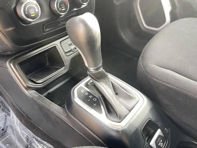 Photo of 2020 Alpine White Clearcoat Jeep Renegade