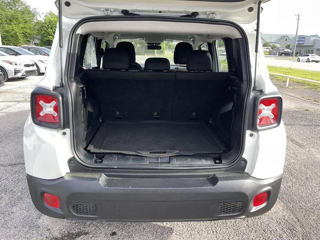Photo of 2020 Alpine White Clearcoat Jeep Renegade