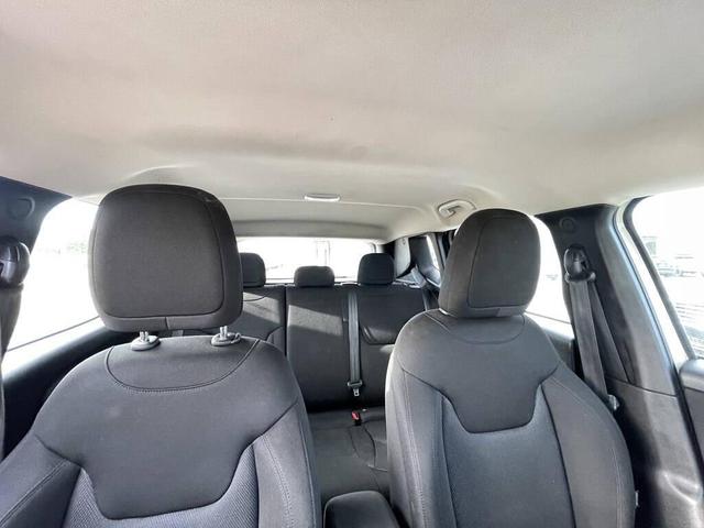 Photo of 2020 Alpine White Clearcoat Jeep Renegade