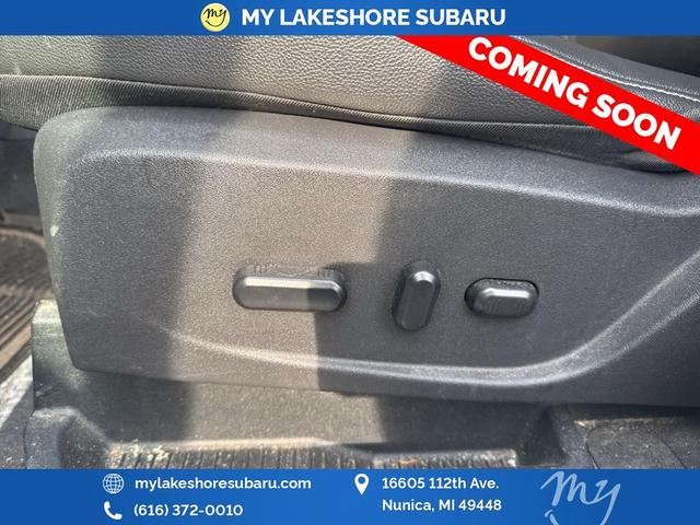 Photo of 2015 White Platinum Metallic Tri-Coat Ford Escape