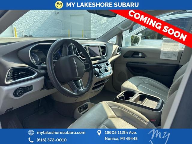 Photo of 2020 Bright White Clearcoat Chrysler Pacifica