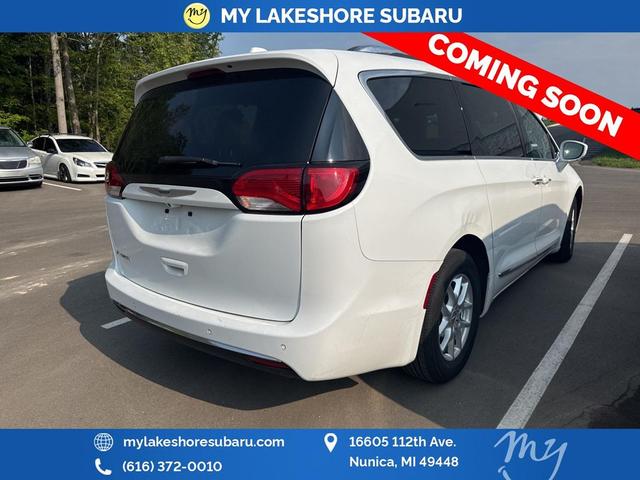 Photo of 2020 Bright White Clearcoat Chrysler Pacifica