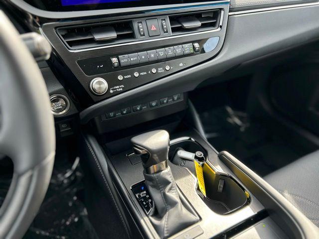 Photo of 2025 Obsidian Lexus ES 350