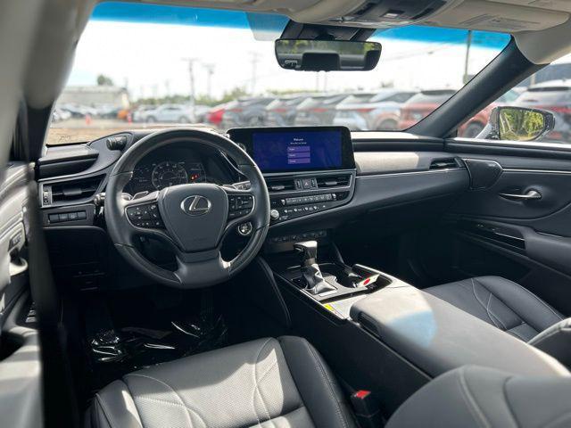 Photo of 2025 Obsidian Lexus ES 350