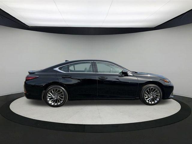 Photo of 2025 Obsidian Lexus ES 350