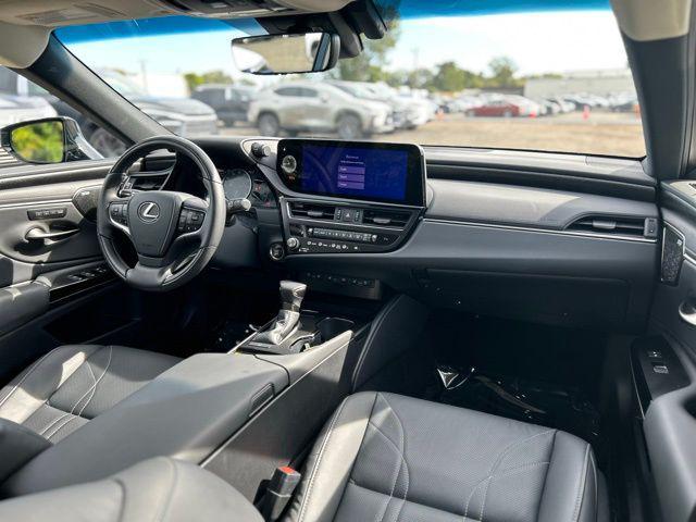 Photo of 2025 Obsidian Lexus ES 350