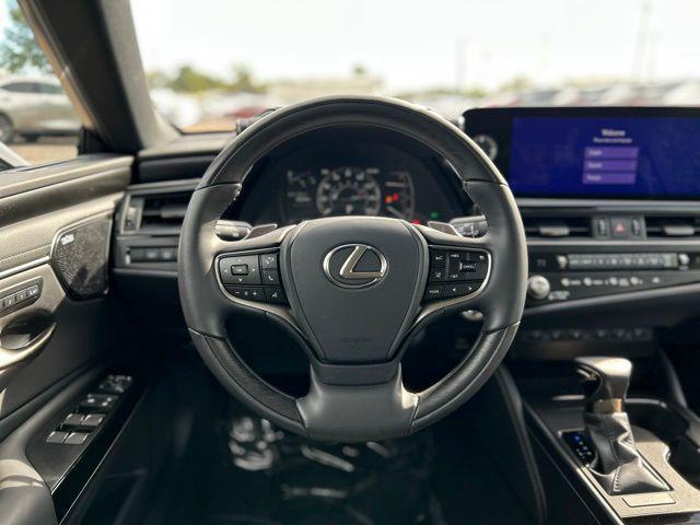 Photo of 2025 Obsidian Lexus ES 350