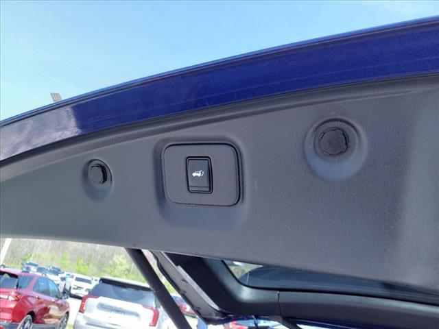 Photo of 2020 Caspian Blue Metallic Nissan Pathfinder
