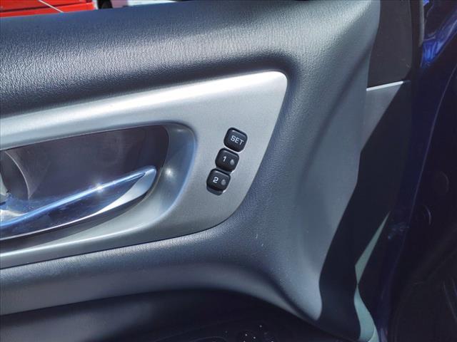 Photo of 2020 Caspian Blue Metallic Nissan Pathfinder
