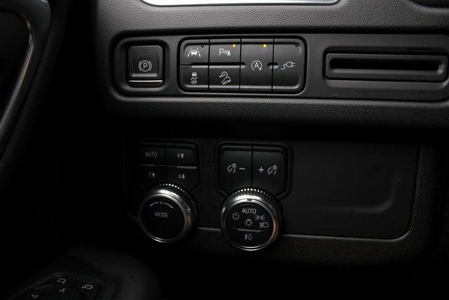 Photo of 2022 Summit White GMC Yukon