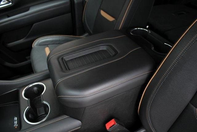 Photo of 2022 Summit White GMC Yukon