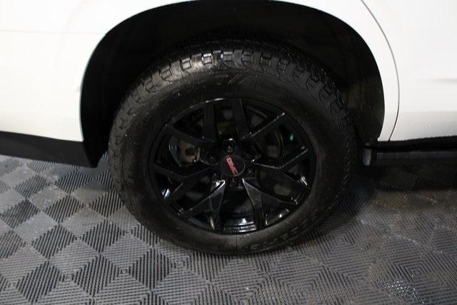 Photo of 2022 Summit White GMC Yukon