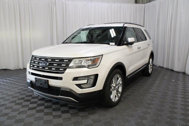 Photo of 2017 White Platinum Ford Explorer