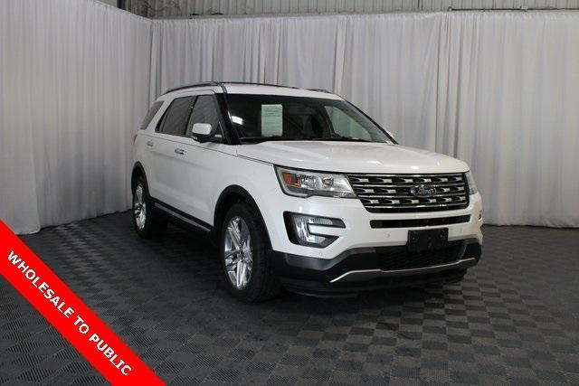 Photo of 2017 White Platinum Ford Explorer