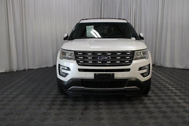 Photo of 2017 White Platinum Ford Explorer