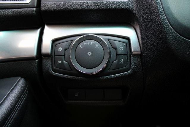 Photo of 2017 White Platinum Ford Explorer