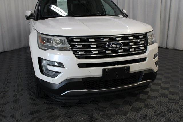 Photo of 2017 White Platinum Ford Explorer