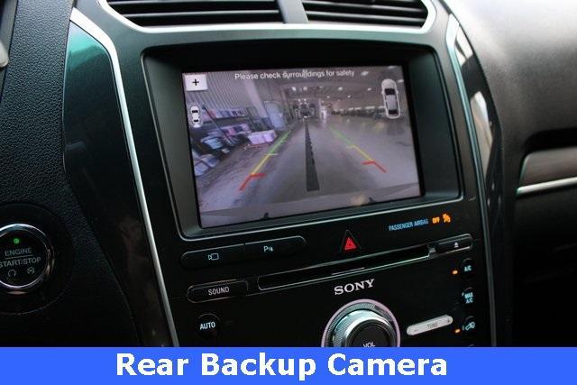 Photo of 2017 White Platinum Ford Explorer