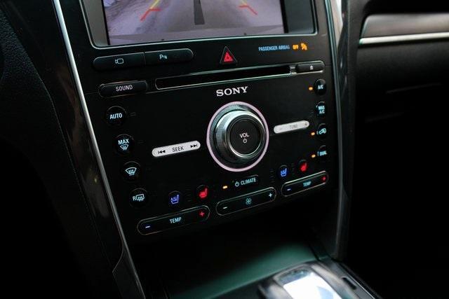Photo of 2017 White Platinum Ford Explorer
