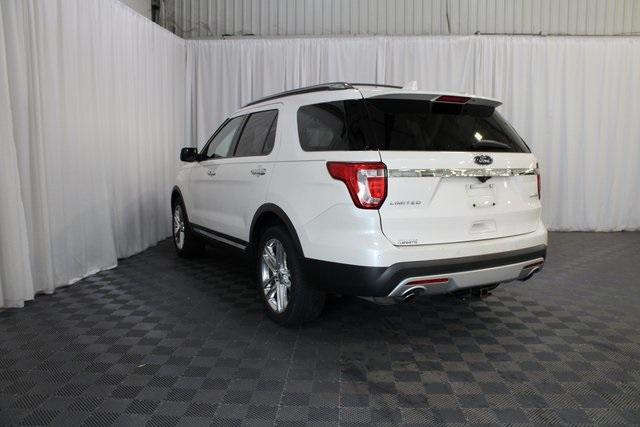 Photo of 2017 White Platinum Ford Explorer