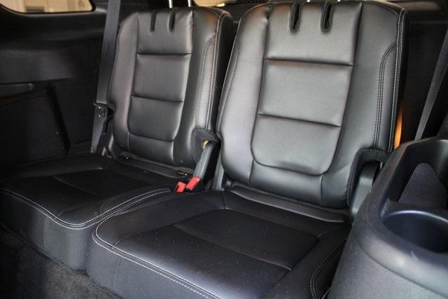Photo of 2017 White Platinum Ford Explorer