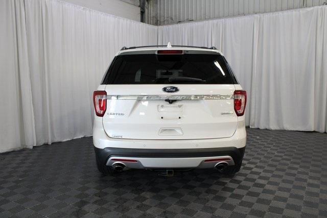 Photo of 2017 White Platinum Ford Explorer