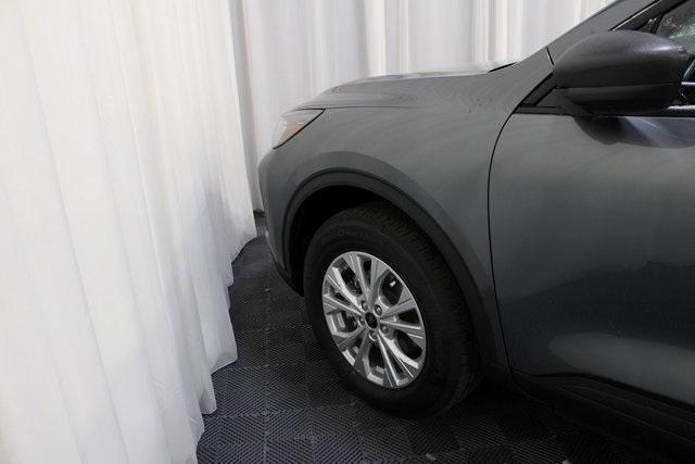 Photo of 2025 Gray Metallic Ford Escape