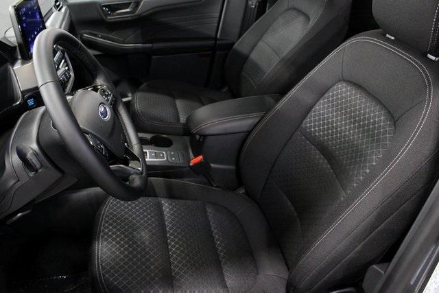 Photo of 2025 Gray Metallic Ford Escape