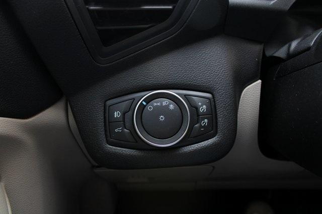 Photo of 2018 Oxford White Ford Escape