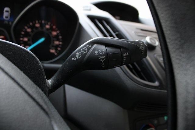 Photo of 2018 Oxford White Ford Escape