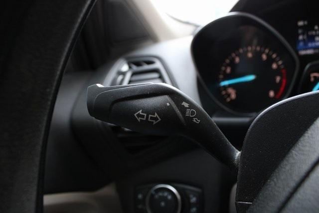 Photo of 2018 Oxford White Ford Escape