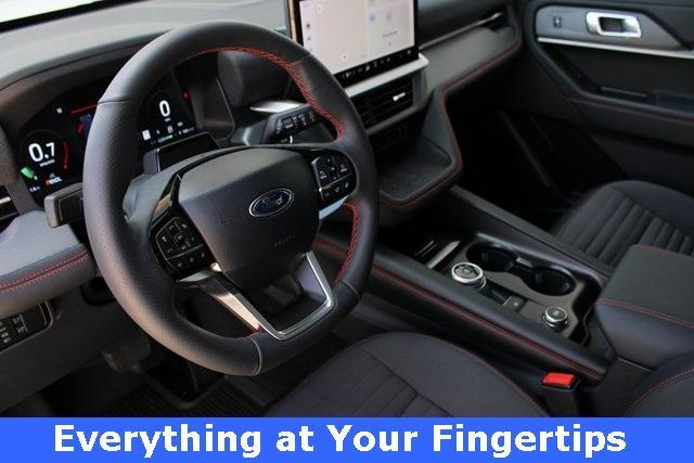 Photo of 2025 White Metallic Ford Explorer
