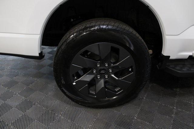 Photo of 2025 Oxford White Ford F-150 Lightning