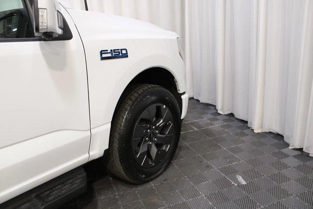 Photo of 2025 Oxford White Ford F-150 Lightning