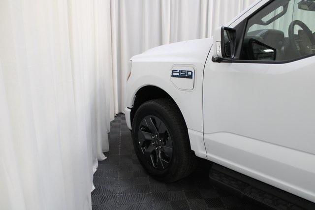 Photo of 2025 Oxford White Ford F-150 Lightning