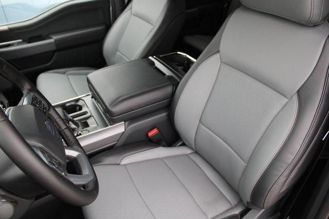 Photo of 2025 Oxford White Ford F-150 Lightning