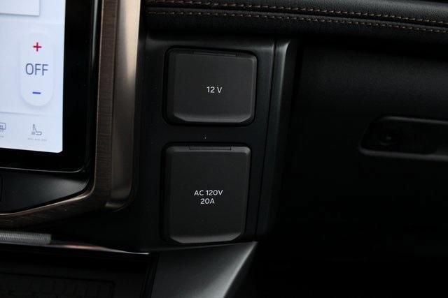 Photo of 2025 Oxford White Ford F-150 Lightning