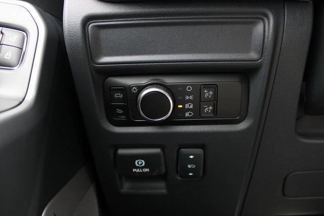Photo of 2025 Oxford White Ford F-150 Lightning