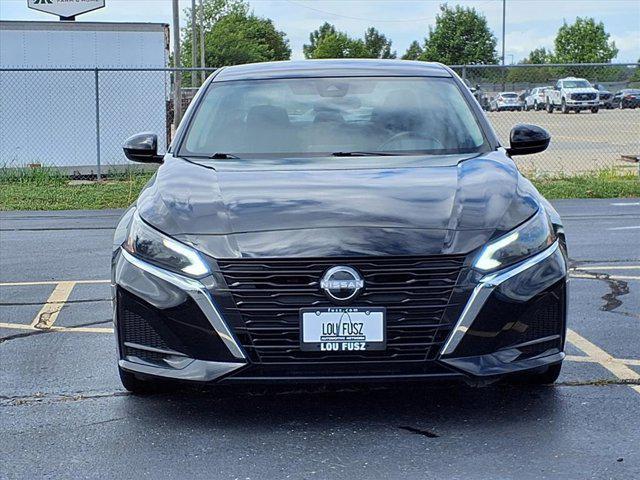 Photo of 2023 Super Black Nissan Altima