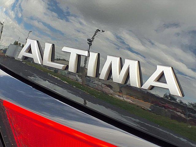 Photo of 2023 Super Black Nissan Altima