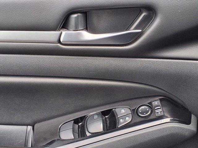 Photo of 2023 Super Black Nissan Altima