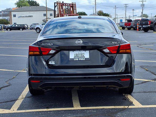Photo of 2023 Super Black Nissan Altima