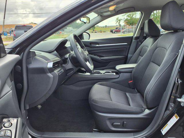 Photo of 2023 Super Black Nissan Altima